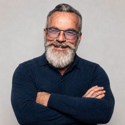 Portræt af John Larsen, forfatter og redaktør på GNI.DK